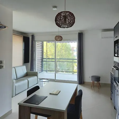 Apartment Grand A 300m De La Dans Calme - Seule Piece *