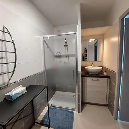 Apartment Grand A 300m De La Dans Calme - Seule Piece *